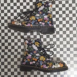 DR. MARTENS WOMEN'S 1460 PASCAL DARCY FLORAL LEATH